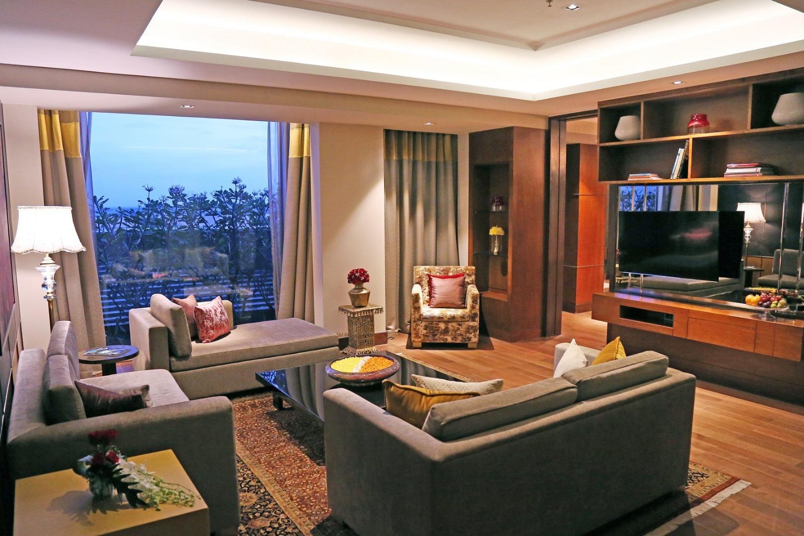 ทัช บังกะลอร์ Hotel Devanahalli ภายนอก รูปภาพ A living room in a suite at the Taj Mahal Palace, Mumbai