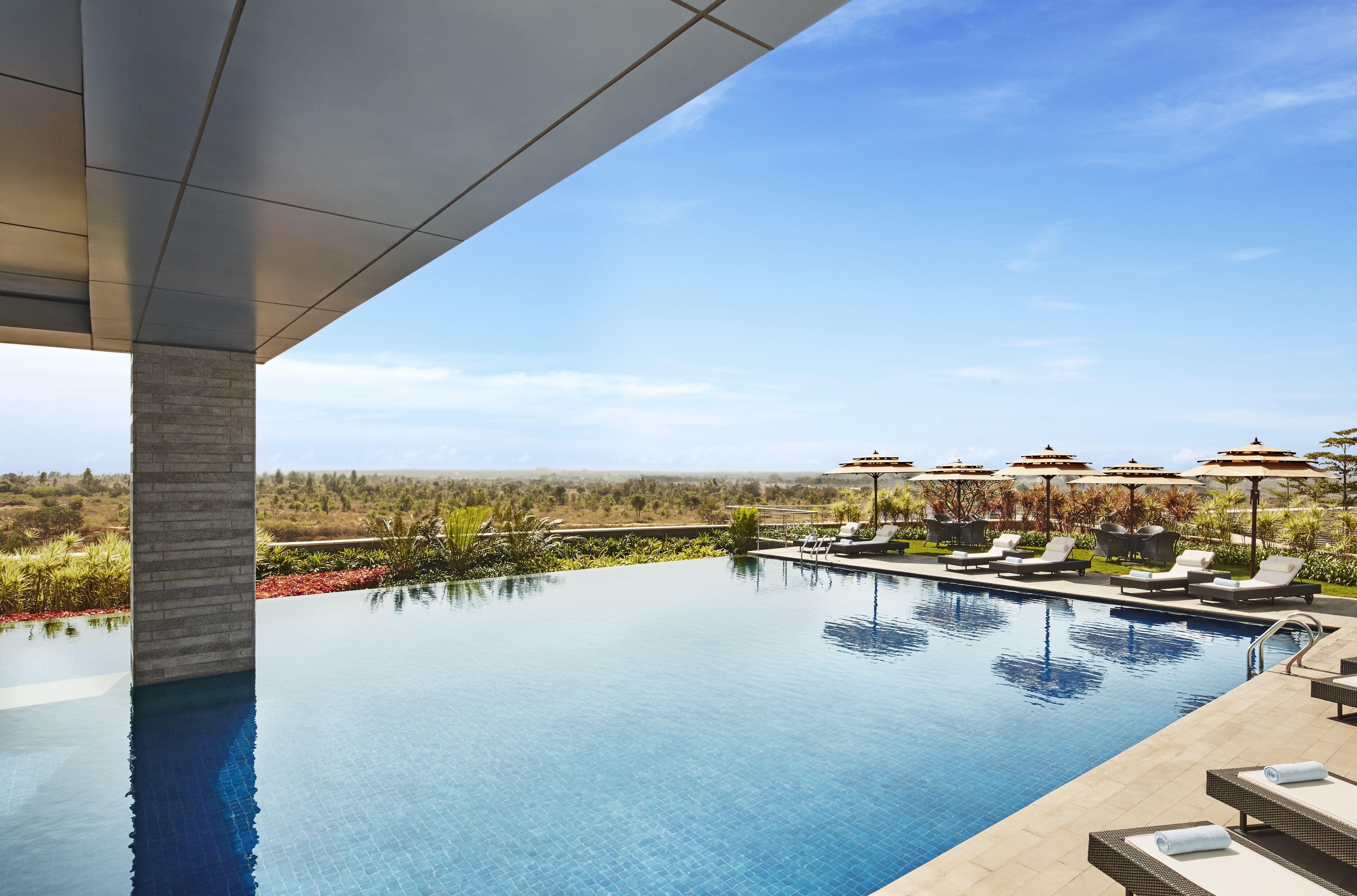 ทัช บังกะลอร์ Hotel Devanahalli ภายนอก รูปภาพ The pool at the Westin Hyderabad