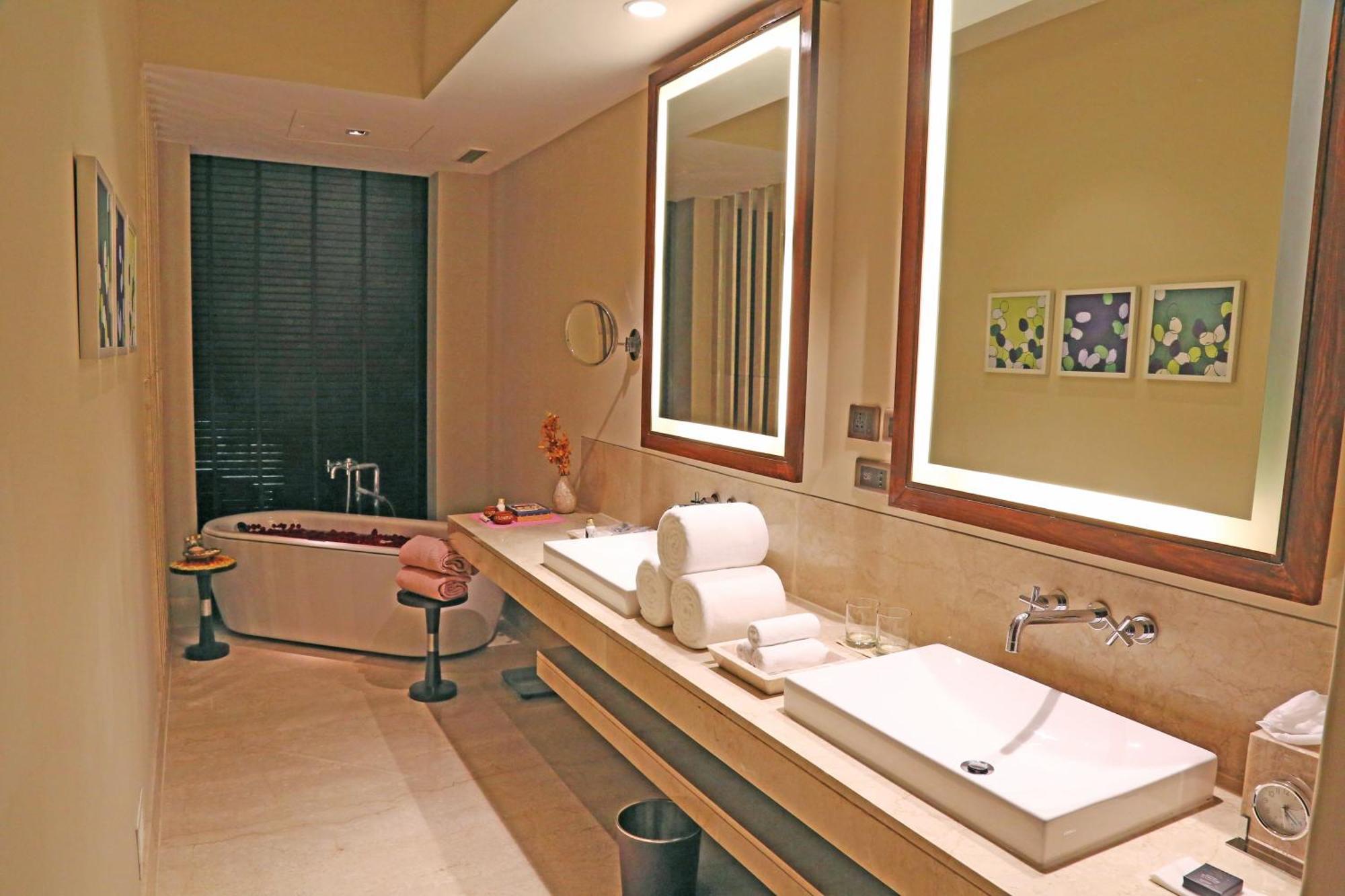 ทัช บังกะลอร์ Hotel Devanahalli ห้อง รูปภาพ Bathroom