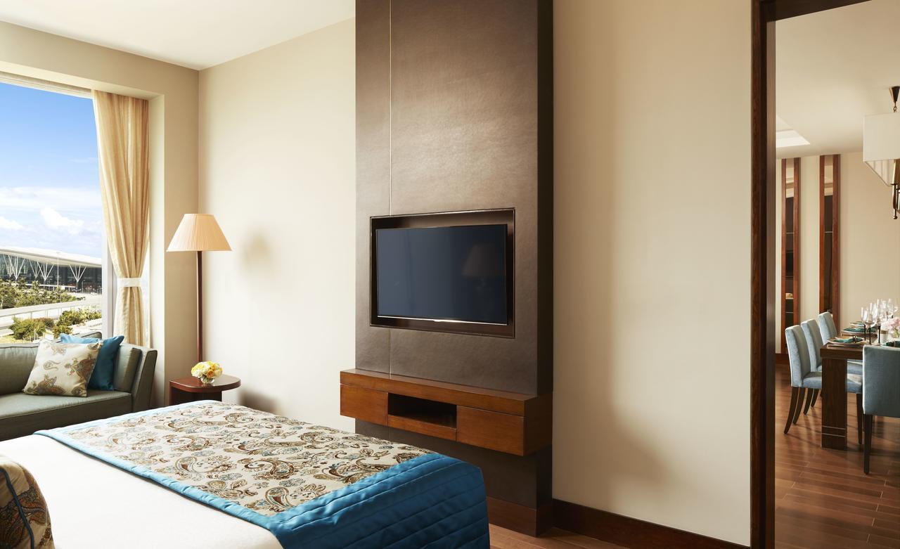 ทัช บังกะลอร์ Hotel Devanahalli ภายนอก รูปภาพ A television set in a hotel room